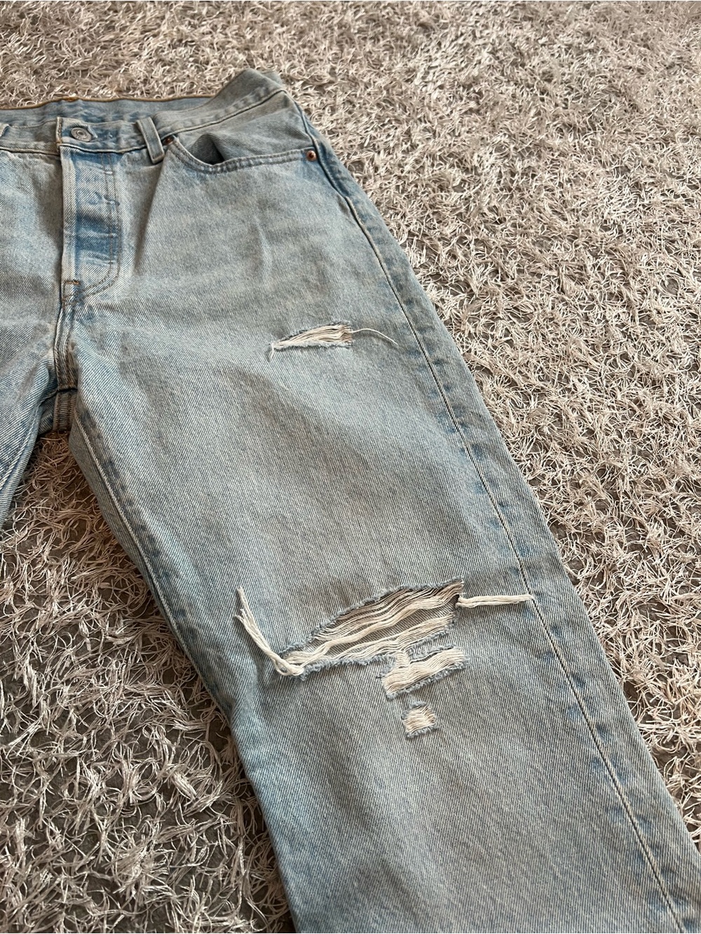 Women’s Levi’s 501 Light Wash Distressed Denim Jeans Waist 29” Length 30” - Picture 3 of 7